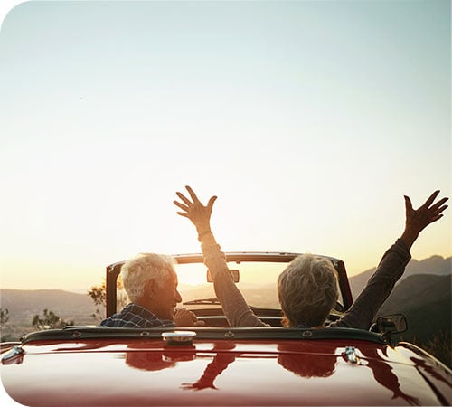 wm-site-wealth-management-mature-couple-in-convertible-left
